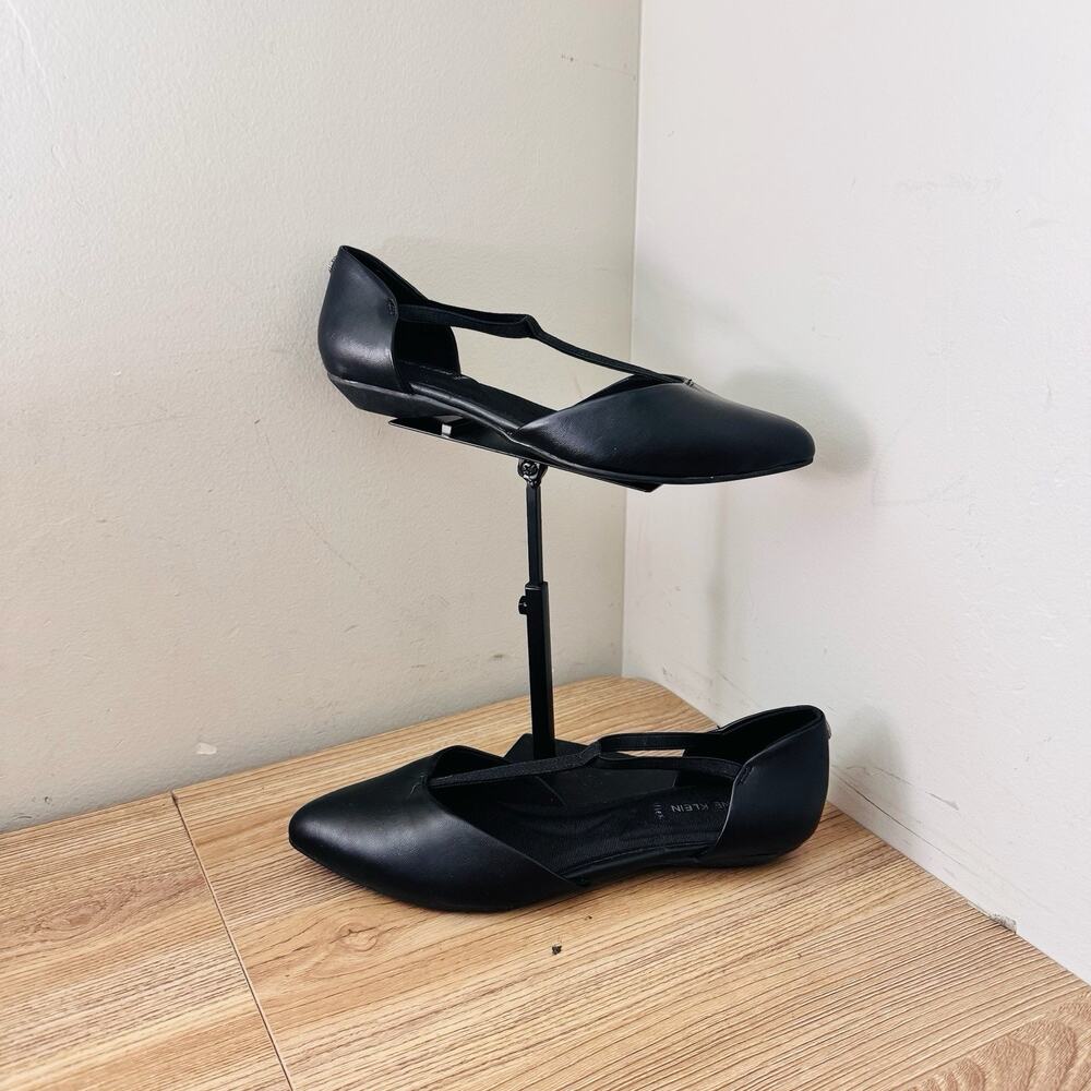 Anne Klein Okorie T-Strap Flats in black Leather Women’s Size 5.5